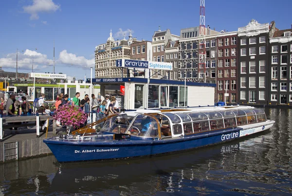 Amsterdam-kanalbåt – stockfoto