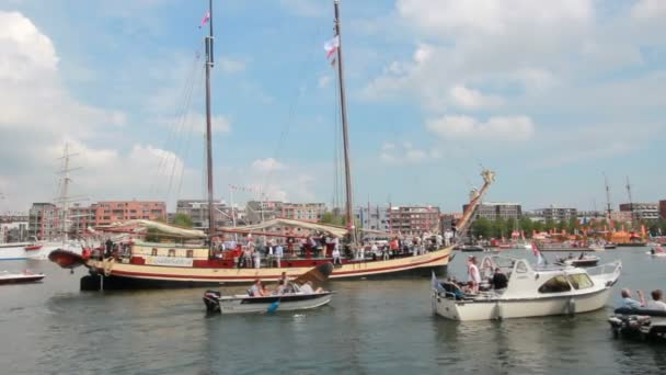 Barcos à vela no Sail Amsterdam na Holanda — Vídeo de Stock