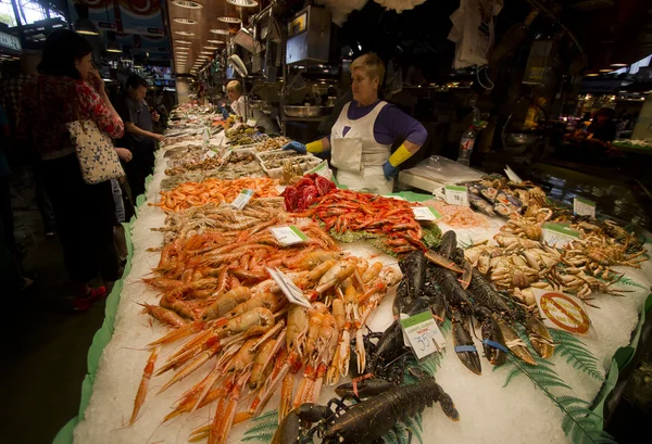 La Boqueria matmarknad i Barcelona, Spanien — Stockfoto