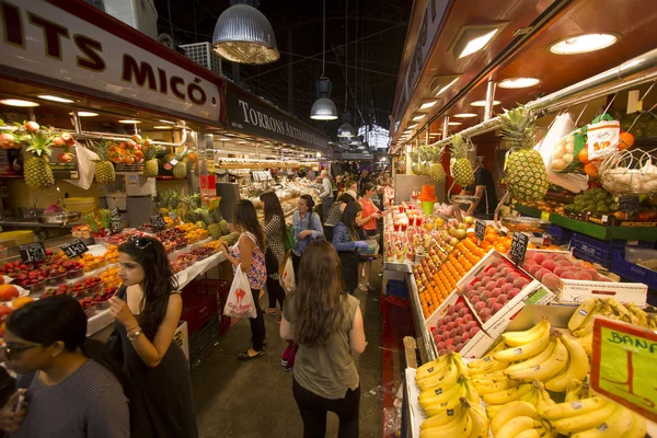 バルセロナ、スペインの la Boqueria フード マーケット — ストック写真