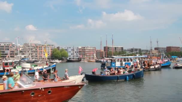 Barcos à vela no Sail Amsterdam na Holanda — Vídeo de Stock