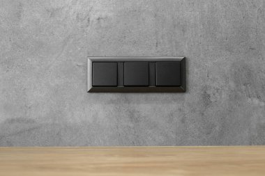 Modern elektrik antrasit prizi ve fişi su geçirmez kapakla değiştirilmiş