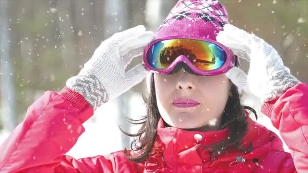 Daumen hoch für ein erfolgreiches Skifahren — Stockvideo