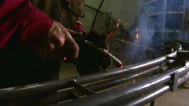 Gas welding a metal pipe — Stock Video