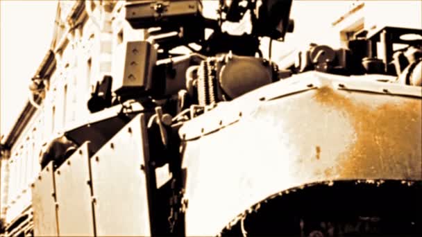 装甲车辆的老镜头 — 图库视频影像