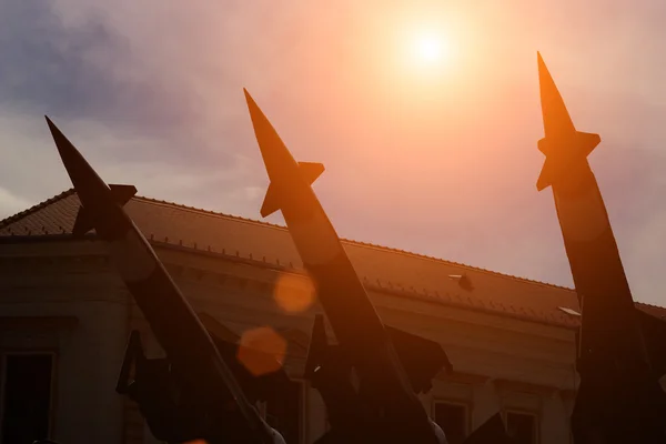 Füzeler hava saldırılarına karşı savunma için