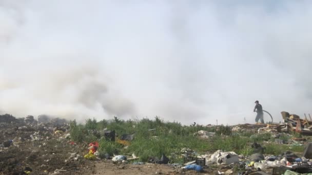 Zrenjanin Serbia 2021 Bomberos Luchan Contra Incendio Basurero Edición Vídeo — Vídeo de stock
