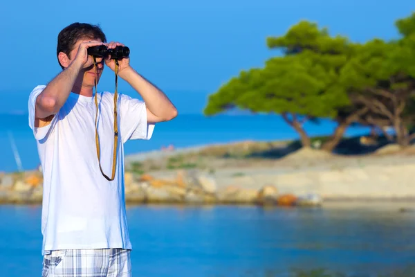 Man with binoculars — Stock Photo, Image
