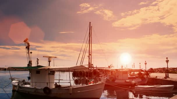 暮光之城和平的渔港 — 图库视频影像