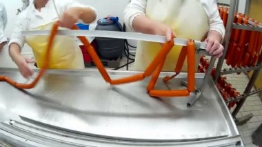 Fabrika sosis üretiminin
