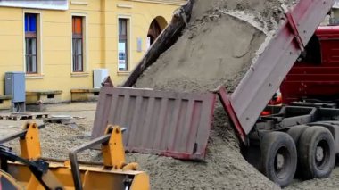 İnşaatta çalışıyorum bir şehir sokak