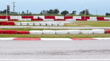 Karting yarış pistinde yarış
