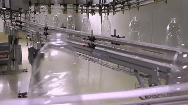 Kimya endüstrisinde plastik şişe üretimi; sıvı sabunu doldurmak için plastik şişe üretim hattı