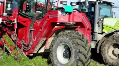 İş içinde havuç hasat için birleştirir