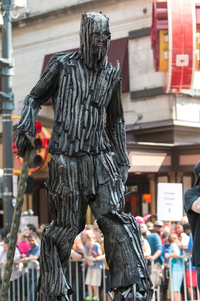 Riesenbaum-Figur spaziert in Atlanta Dragon con Parade — Stockfoto