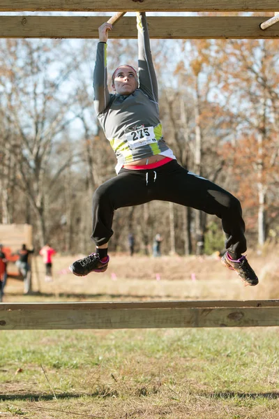 Woman Hangs Suspended Pulling Herself Across Obstacle At Extreme — Stock Photo, Image