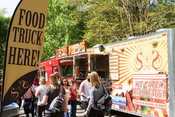 Sign Promotes Presence Of Food Trucks At Atlanta Festival — Stock Photo, Image