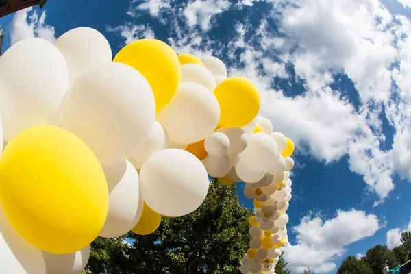 Fischaugenaufnahme Eines Riesigen Ballonbogens Auf Einem Festival — Stockfoto