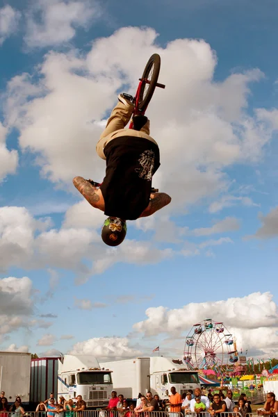 Man Flips Upside Down Performing BMX Stunt At Fair — Stock Photo, Image