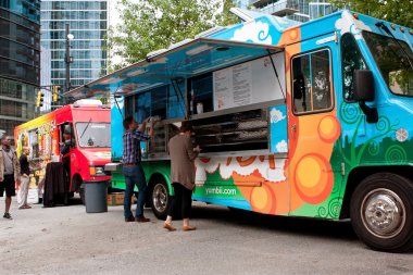 Müşteriler renkli Atlanta gıda kamyon yemek siparişi