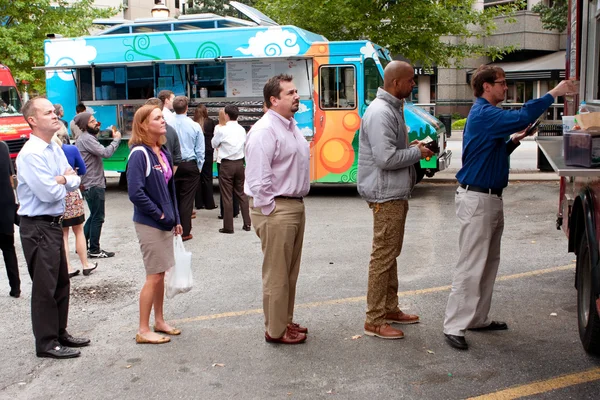 Customers Stand In Line To Order Meals From Food Trucks — Stock Photo, Image