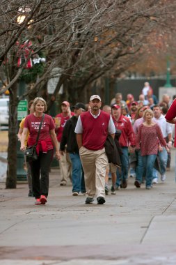 Alabama hayranları Georgia Dome sn başlık oyun için doğru yürümek