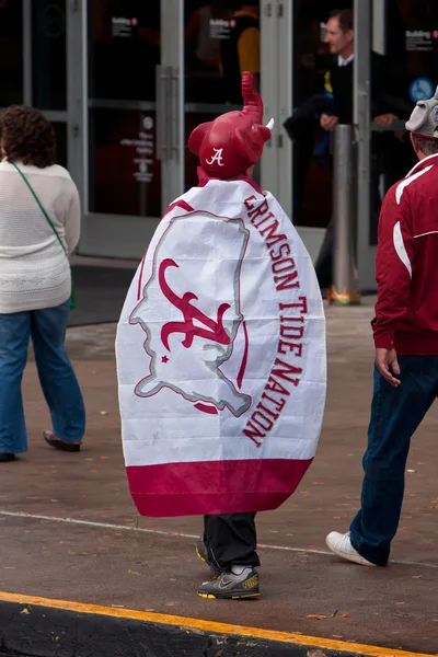 Alabama wentylator w kostium Caped idzie ku Georgia Dome — Zdjęcie stockowe