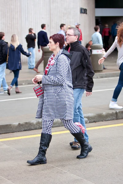 Woman Dressed In All Houndstooth Prepares To Watch Alabama Game — Stock Photo, Image