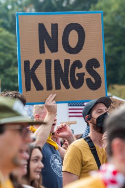 Atlanta, GA / ABD - 18 Ekim 2025: 18 Ekim 2025 'te Atlanta, GA' da düzenlenen No Kings 2 mitinginde 