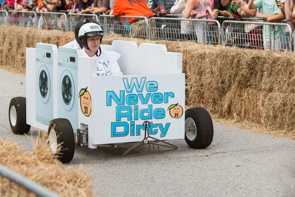 Team Races wasmachine voertuig In Atlanta Soap Box Derby — Stockfoto