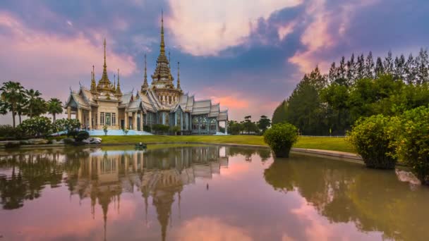 Wat icke Kum Landmark tempel av Nakhon Ratchasima, Thailand (Time Lapse dagen till natt) — Stockvideo