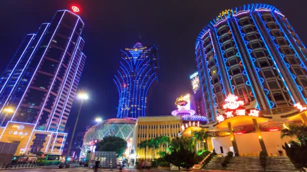 Macau - 10. Mai 2016: Zeitraffer-Nacht Stadtbild Casino und Hotel modernes Gebäude Wahrzeichen Unterhaltungsreise und Economy Zone der Halbinsel Macau, einer ehemaligen portugiesischen Kolonialstadt, Macau China 2016 — Stockvideo