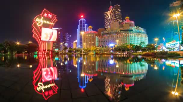 MACAU - 10 мая 2016 года: Time Lapse Night Cityscape Casino And Hotel Modern Building Landmark Entertainment Travel and Economy Zone of Macau Peninsula a Former Portugal Colonial, Macau China 2016 — стоковое видео