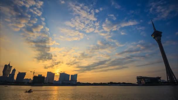 Zeitraffer Sonnenaufgang und Silhouette Macau Tower City Building — Stockvideo