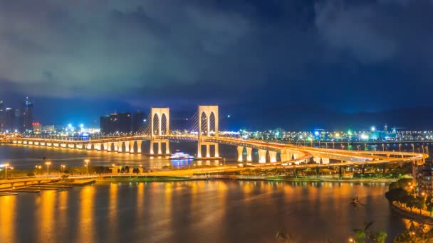 Macau Brücke Wahrzeichen von Macau China in der Nacht — Stockvideo