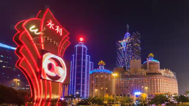 MACAU - 10 MAGGIO 2016: Time Lapse Night Cityscape Casino e Hotel Edificio moderno Punto di riferimento Intrattenimento Viaggi ed Economia Zona di Macao, Cina 2016 — Video Stock