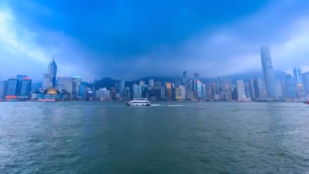 Χονγκ Κονγκ Βικτόρια λιμάνι Cityscape ημέρα να νύχτα ώρα λήξη του Χογκ Κογκ City, Κίνα (σμίκρυνση) — Αρχείο Βίντεο