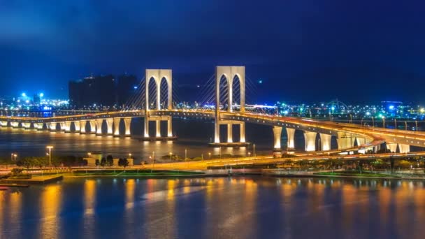 Macau brug tijd vervallen nacht Cityscape van de stad Macau China (pan 2 Shot) — Stockvideo