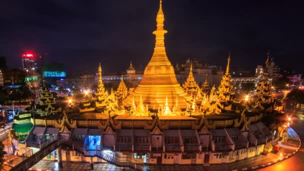 Sule Pagoda landmärke gamla pagod plats Bright i natt Yangon stadsbilden tid förfaller Yangon City, Myanmar (loop) — Stockvideo