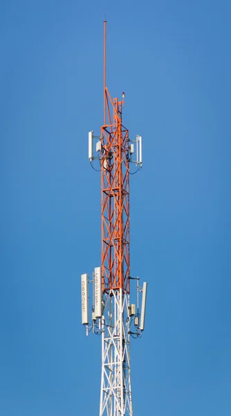 Torre de comunicación de antena — Foto de Stock