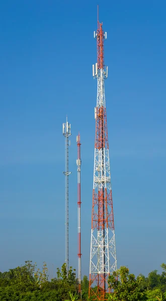 Anteny komunikat wieży — Zdjęcie stockowe