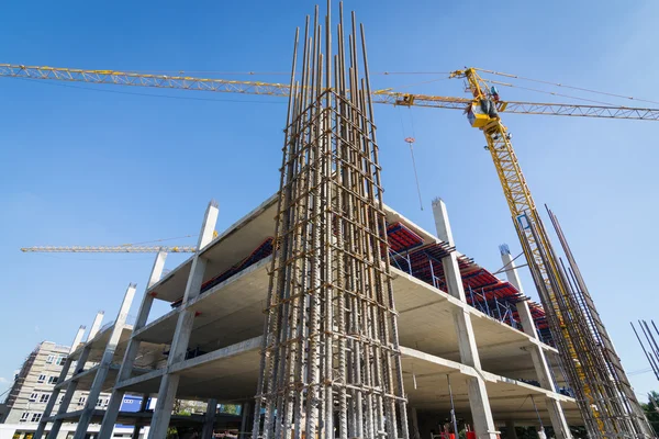 Zementstütze auf Baustelle lizenzfreie Stockfotos