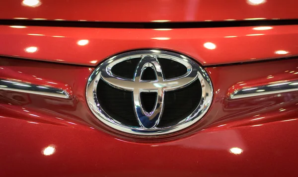 Chiang Mai, Tailândia - 28 de março - Logotipo Toyota carro em exposição em Imagens De Bancos De Imagens Sem Royalties