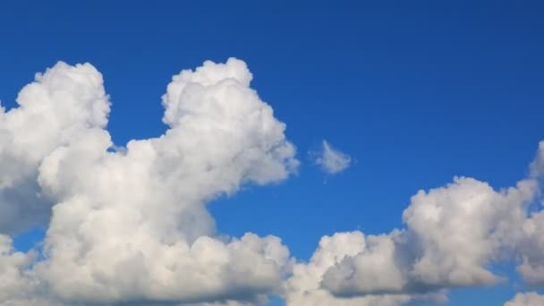 Красивое движение облаков в небе — стоковое видео