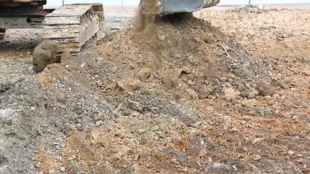 反铲铲土的施工现场 — 图库视频影像