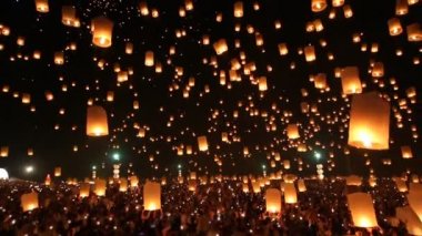Loi Krathong Festivali Chiang Mai Tayland 2014 yüzen çok gökyüzü fener