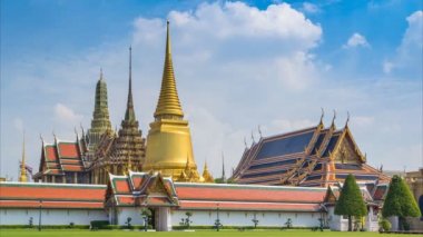 Wat Phra Kaew ünlü Temple Of Emerald Buda Bangkok, Tayland (pan vurdu)
