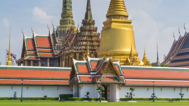 Wat Phra Kaew Templo famoso del buda esmeralda Bangkok, Tailandia (alejar — Vídeo de stock