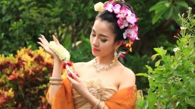 Güzel Taylandlı kadın Selam saygı Tayland geleneksel kostüm