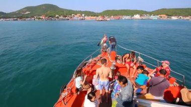 Pattaya Bay Chonburi , Kasım 29 : Tekne Formu Pattaya Port Go To Koh Larn Island Chonburi Tayland 2014